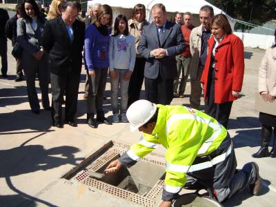Alejandro Font de Mora coloca la primera piedra del nuevo colegio La Cova
