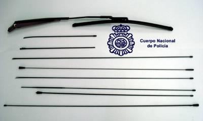 Detienen a una persona por romper las antenas de siete veh�culos y un limpiaparabrisas