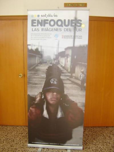 Los alumnos del Colegio Francisco Mondrag�n de visita por la exposici�n fotogr�fica �Enfoques. Las im�genes del sur�