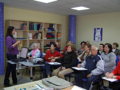 La localidad forma a sus vecinos para atender a personas mayores y enfermos