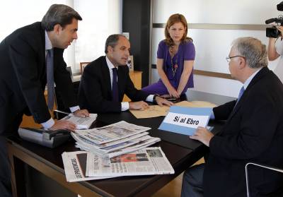 Camps suscribe la Declaraci�n Institucional de la Generalitat para reclamar la ejecuci�n del trasvase del Ebro.