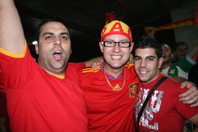 Celebran el triunfo de la 'roja' en las piscina