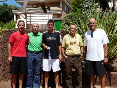 Artu�edo celebra el subcampeonato de Europa Junior en el Club de Tenis Ux�