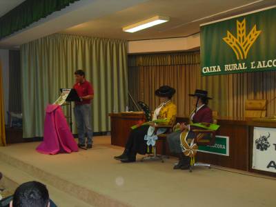 El Club Taurino de l�Alcora rinde homenaje a la reina y dama de las Fiestas del Cristo