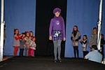 El Llar Fallero acoge el desfile de moda organizado por la falla Barri d\'Onda