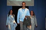 El Llar Fallero acoge el desfile de moda organizado por la falla Barri d\'Onda