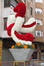 Las calles de Burriana lucen Cruces de Mayo y jardines