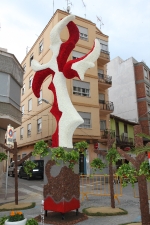 Las calles de Burriana lucen Cruces de Mayo y jardines