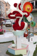 Las calles de Burriana lucen Cruces de Mayo y jardines