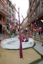 Las calles de Burriana lucen Cruces de Mayo y jardines