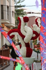 Las calles de Burriana lucen Cruces de Mayo y jardines