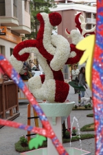 Las calles de Burriana lucen Cruces de Mayo y jardines