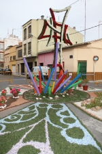 Las calles de Burriana lucen Cruces de Mayo y jardines