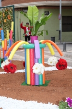Las calles de Burriana lucen Cruces de Mayo y jardines