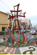 Las calles de Burriana lucen Cruces de Mayo y jardines