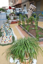 Las calles de Burriana lucen Cruces de Mayo y jardines