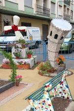 Las calles de Burriana lucen Cruces de Mayo y jardines