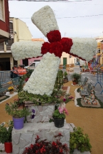 Las calles de Burriana lucen Cruces de Mayo y jardines