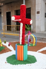 Las calles de Burriana lucen Cruces de Mayo y jardines