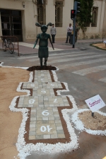 Las calles de Burriana lucen Cruces de Mayo y jardines
