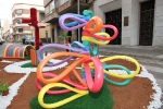 Las calles de Burriana lucen Cruces de Mayo y jardines