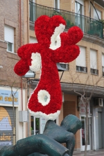 Las calles de Burriana lucen Cruces de Mayo y jardines