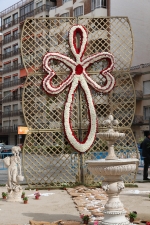 Las calles de Burriana lucen Cruces de Mayo y jardines