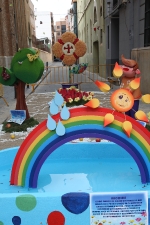 Las calles de Burriana lucen Cruces de Mayo y jardines