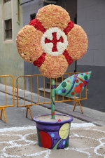 Las calles de Burriana lucen Cruces de Mayo y jardines
