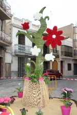 Las calles de Burriana lucen Cruces de Mayo y jardines
