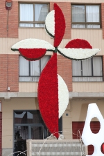 Las calles de Burriana lucen Cruces de Mayo y jardines