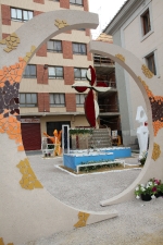 Las calles de Burriana lucen Cruces de Mayo y jardines