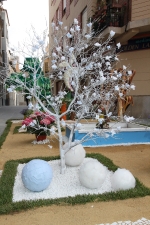 Las calles de Burriana lucen Cruces de Mayo y jardines