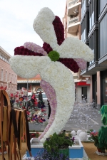 Las calles de Burriana lucen Cruces de Mayo y jardines