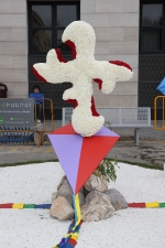 Las calles de Burriana lucen Cruces de Mayo y jardines