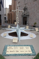 Las calles de Burriana lucen Cruces de Mayo y jardines