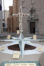 Las calles de Burriana lucen Cruces de Mayo y jardines