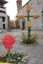 Las calles de Burriana lucen Cruces de Mayo y jardines