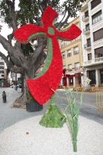 Las calles de Burriana lucen Cruces de Mayo y jardines