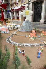 Las calles de Burriana lucen Cruces de Mayo y jardines