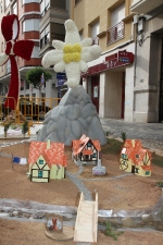 Las calles de Burriana lucen Cruces de Mayo y jardines