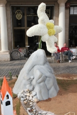 Las calles de Burriana lucen Cruces de Mayo y jardines