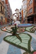 Las calles de Burriana lucen Cruces de Mayo y jardines