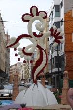Las calles de Burriana lucen Cruces de Mayo y jardines