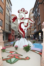 Las calles de Burriana lucen Cruces de Mayo y jardines