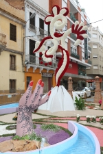 Las calles de Burriana lucen Cruces de Mayo y jardines