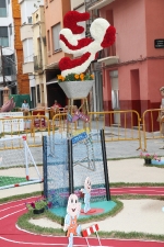Las calles de Burriana lucen Cruces de Mayo y jardines