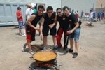 Notaskaparies cocina la mejor paella de las fiestas de Sant Pasqual 2012
