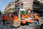 La sátira se adueña de las calles de Vila-real en la cavalgada de Festes