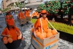 La sátira se adueña de las calles de Vila-real en la cavalgada de Festes